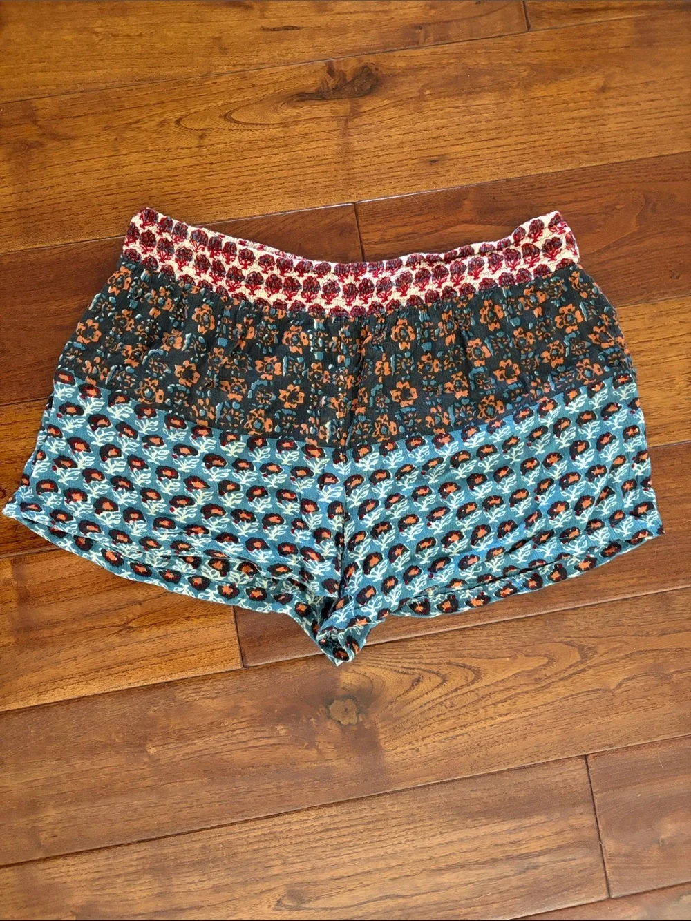 Angie Shorts Size L Boho Hippie Floral Festival Smocked waist Pull-on Lounge